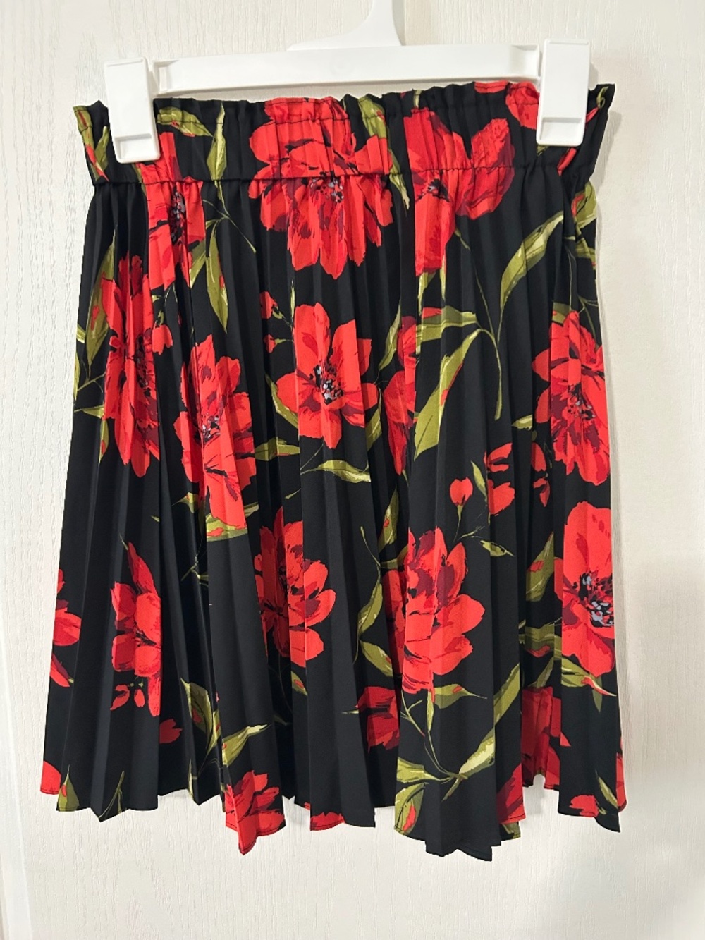 H&M Black Red Floral Pleated Midi Skirt Elastic Waist Size S